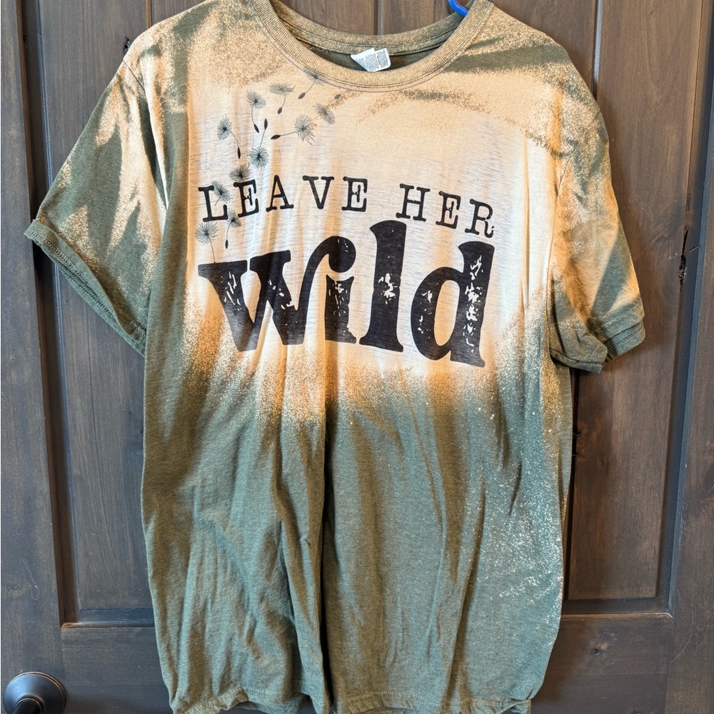 Leave Her Wild T-Shirt - Green
